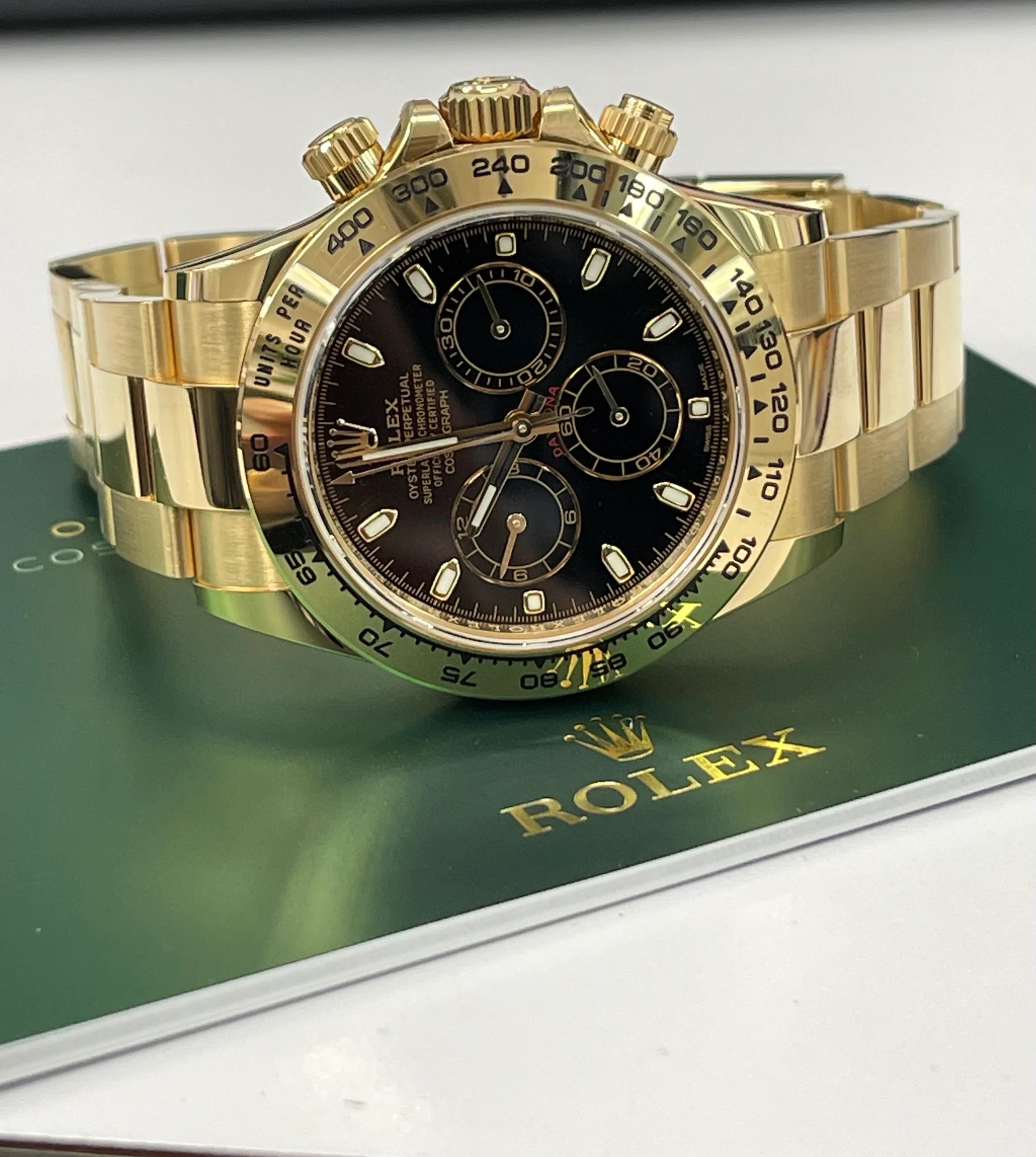 Elovris | Rolex Daytona Gold Bezel & Strap Chronograph – AAA+ Premium Replica | Élovris ~ Same Like Original