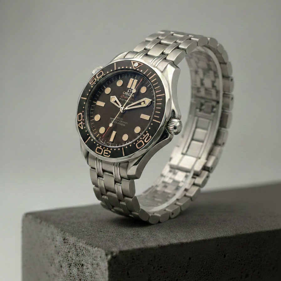 Elovris | Omega Seamaster Diver 300M 007 Edition Dusty Grey Dial – AAA+ Job-Lotted Italian Replica | Élovris Premium Collection