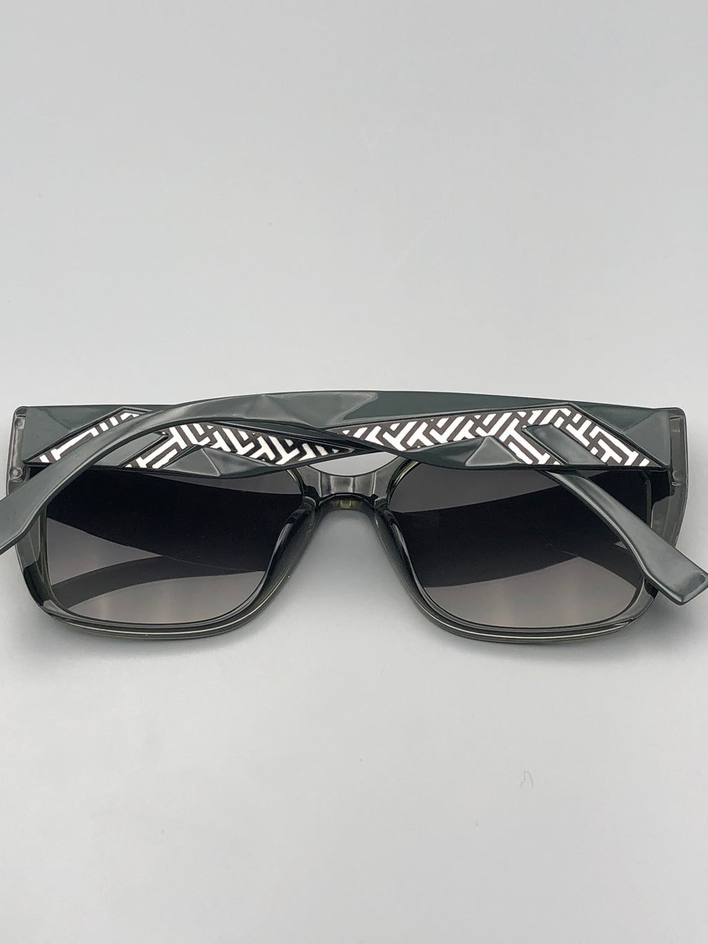 Elovris | Parto Cat-eye Frame Glasses – Olive Green | UV & Scratch Protected | Elovris