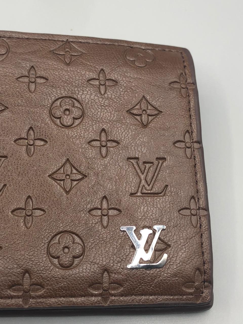 Elovris | Louis Vuitton Premium Brown Men’s Leather Wallet – Job-Lotted Italian Copy | Soft Genuine Leather | Élovris Exclusive