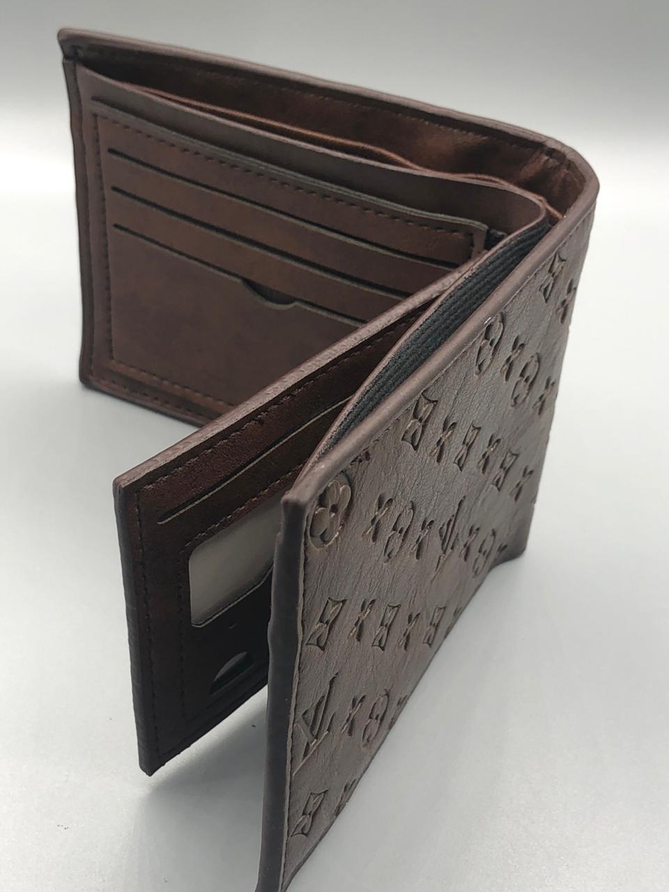 Elovris | Louis Vuitton Premium Brown Men’s Leather Wallet – Job-Lotted Italian Copy | Soft Genuine Leather | Élovris Exclusive