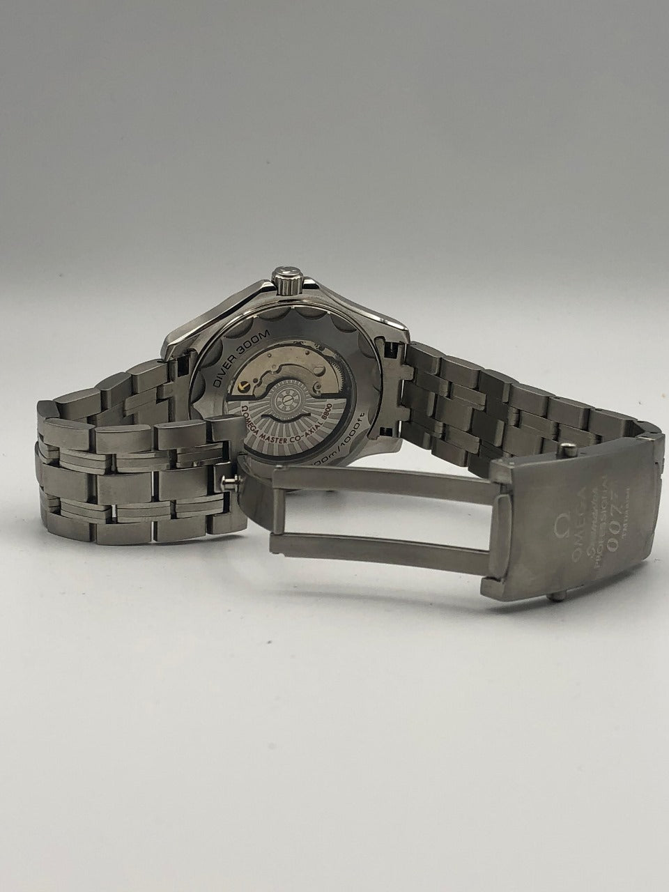 Elovris | Omega Seamaster Diver 300M James Bond Edition – AAA+ Job-Lotted Italian Replica | Élovris Luxury Watches