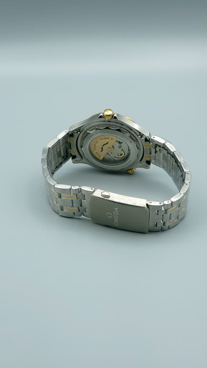 Elovris | Omega Seamaster Diver 300M Black Dial Two-Tone Edition – AAA+ Job-Lotted Italian Replica | Élovris Luxury Watches