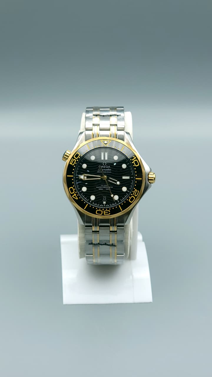 Elovris | Omega Seamaster Diver 300M Black Dial Two-Tone Edition – AAA+ Job-Lotted Italian Replica | Élovris Luxury Watches