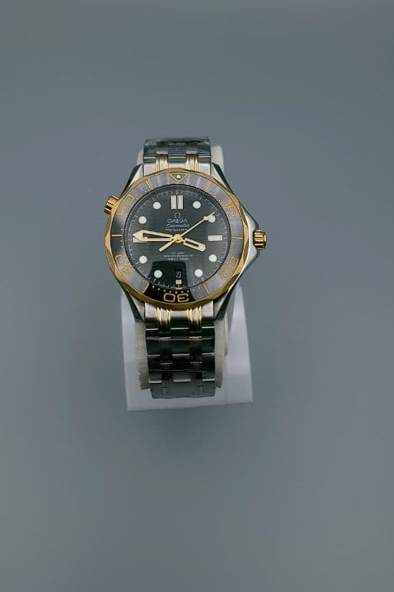 Elovris | Omega Seamaster Diver 300M Black Dial Two-Tone Edition – AAA+ Job-Lotted Italian Replica | Élovris Luxury Watches
