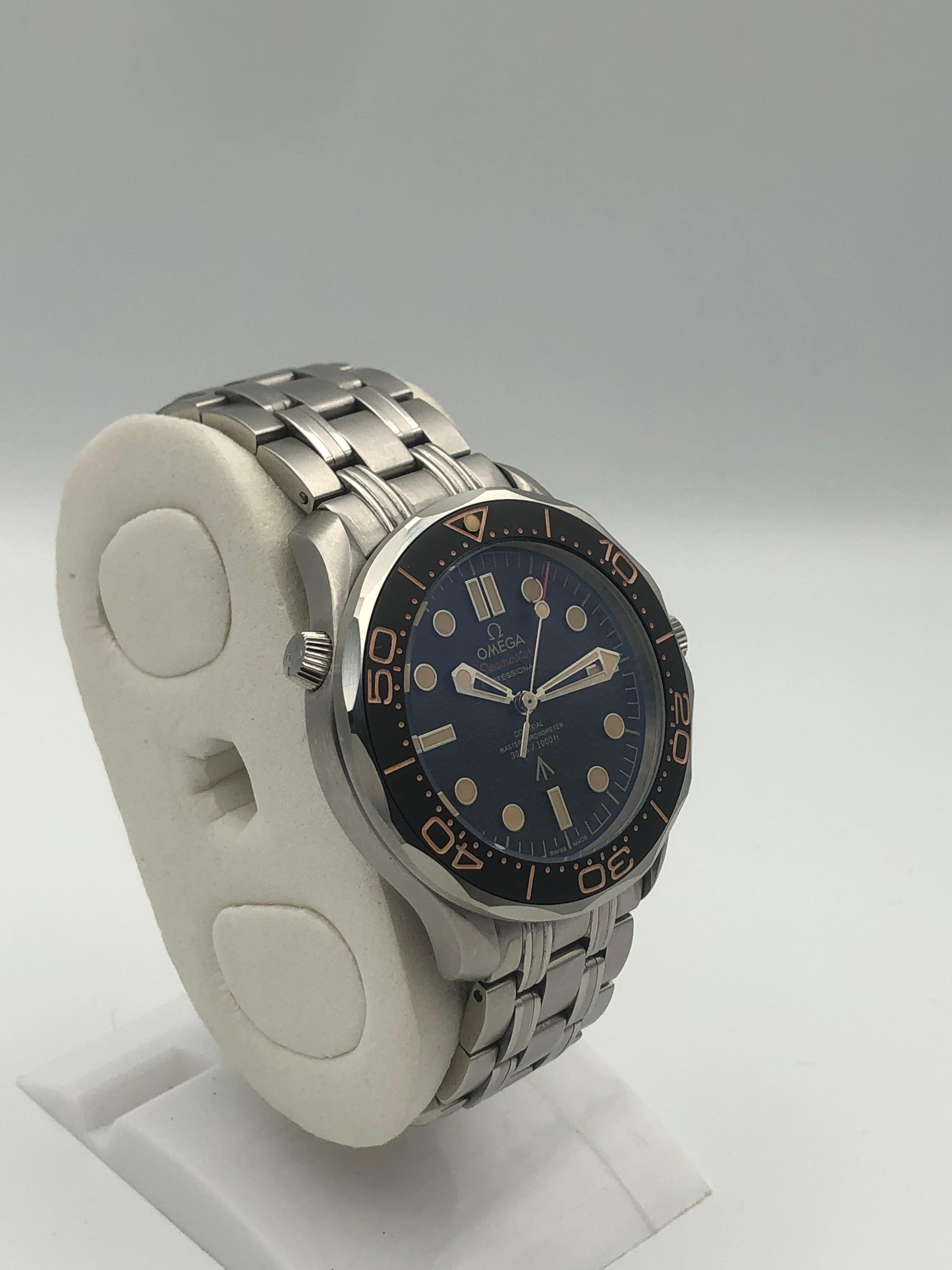 Elovris | Omega Seamaster Diver 300M 007 Edition Dusty Grey Dial – AAA+ Job-Lotted Italian Replica | Élovris Premium Collection